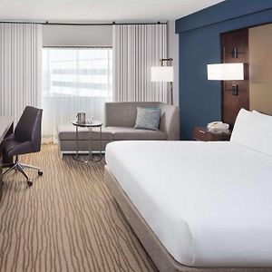 King Room Bath Tub Mobility Access